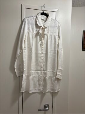 Vila. Ivory Button-Front Tie-Neck Tunic